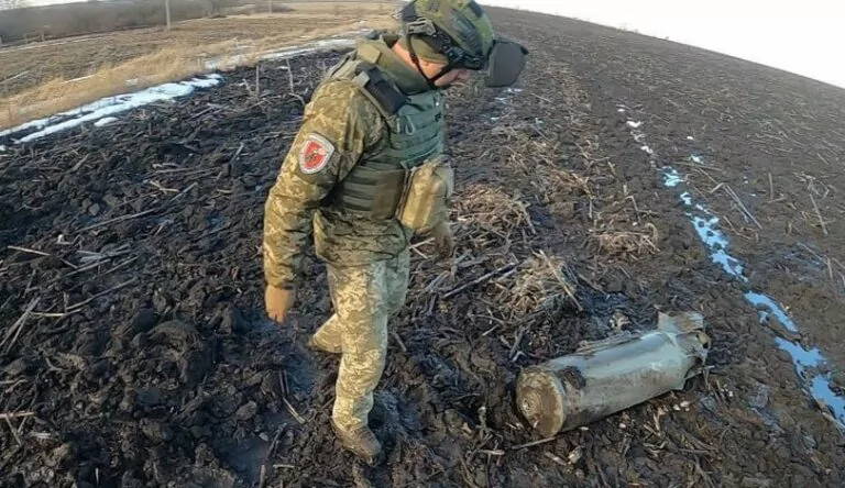 На Харківщині поліція знешкодила дві невибухлі авіабомби