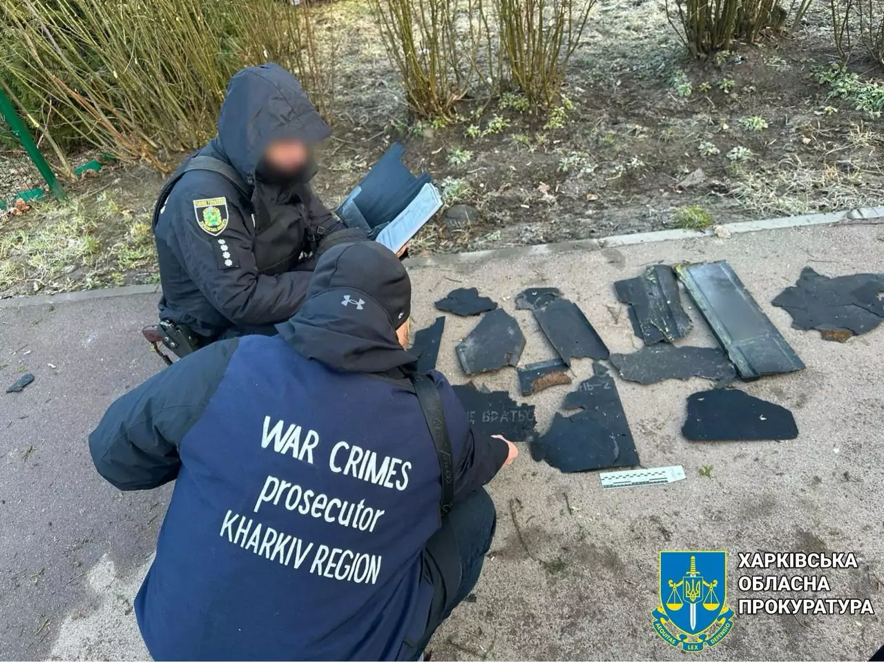 Фрагменти БпЛА, які прокуратура вилучила з місця влучання 28 березня у Харкові