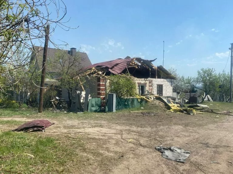 У Ізюмському районі внаслідок обстрілів пошкоджена адмінбудівля